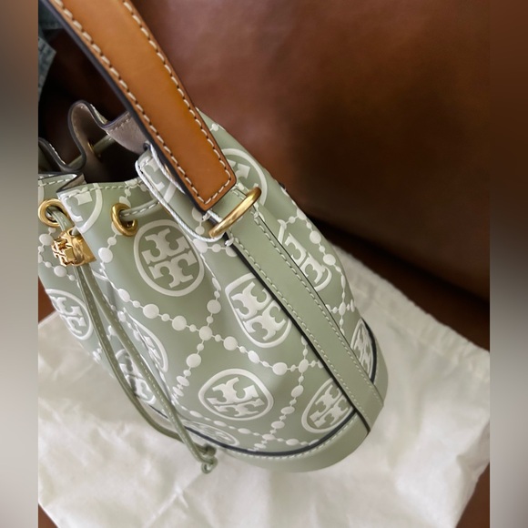 Tory Burch T Monogram Contrast Embossed Bucket Bag - Picture 3 of 10